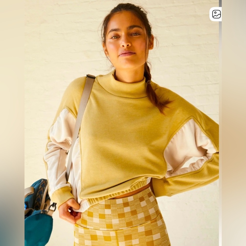 FP Movement Patched Up Pullover
Sweatshirt Honey Wheat Combo small - Picture 2 of 13